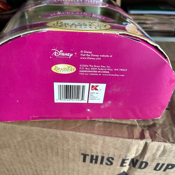 Disney Porcelain Doll Snow White - Picture 4 of 5